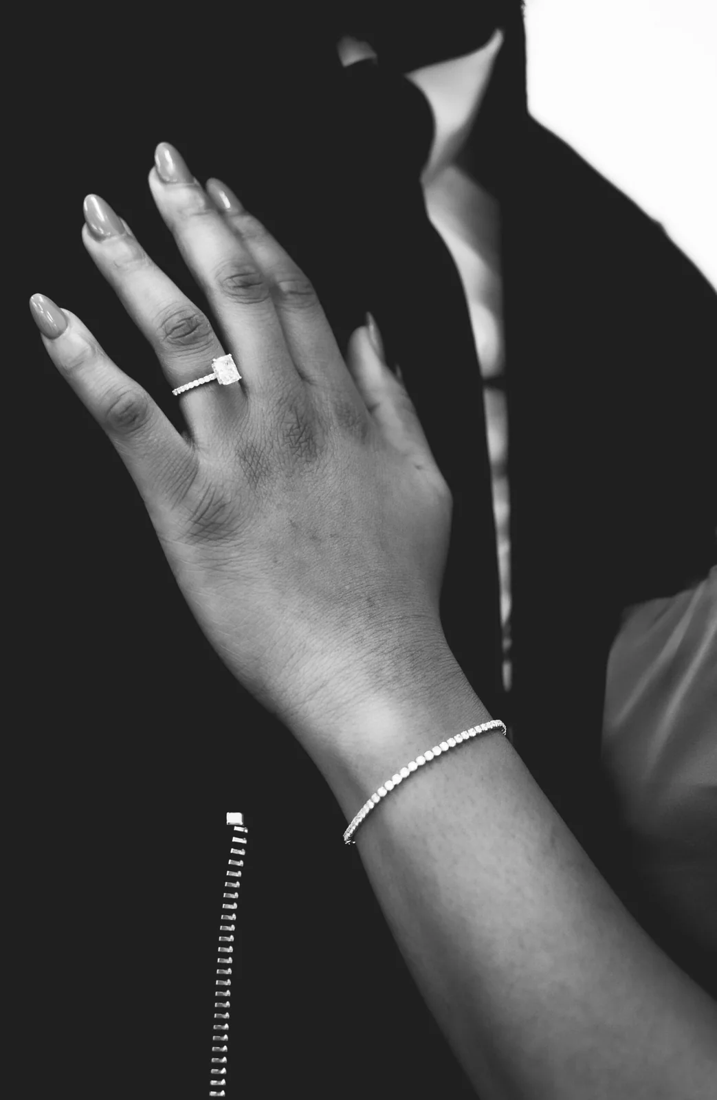 Femme portant des bijoux en diamants OroDiam